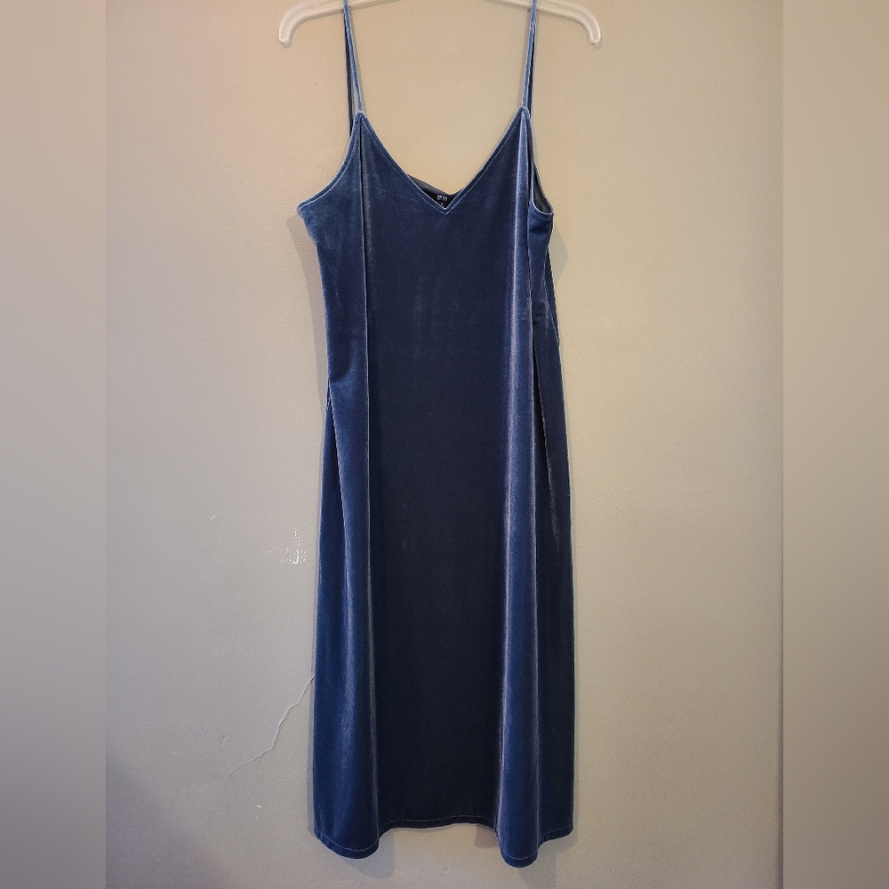 Uniqlo velvet slip dress - size medium